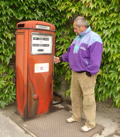 Walter and the petrol pump